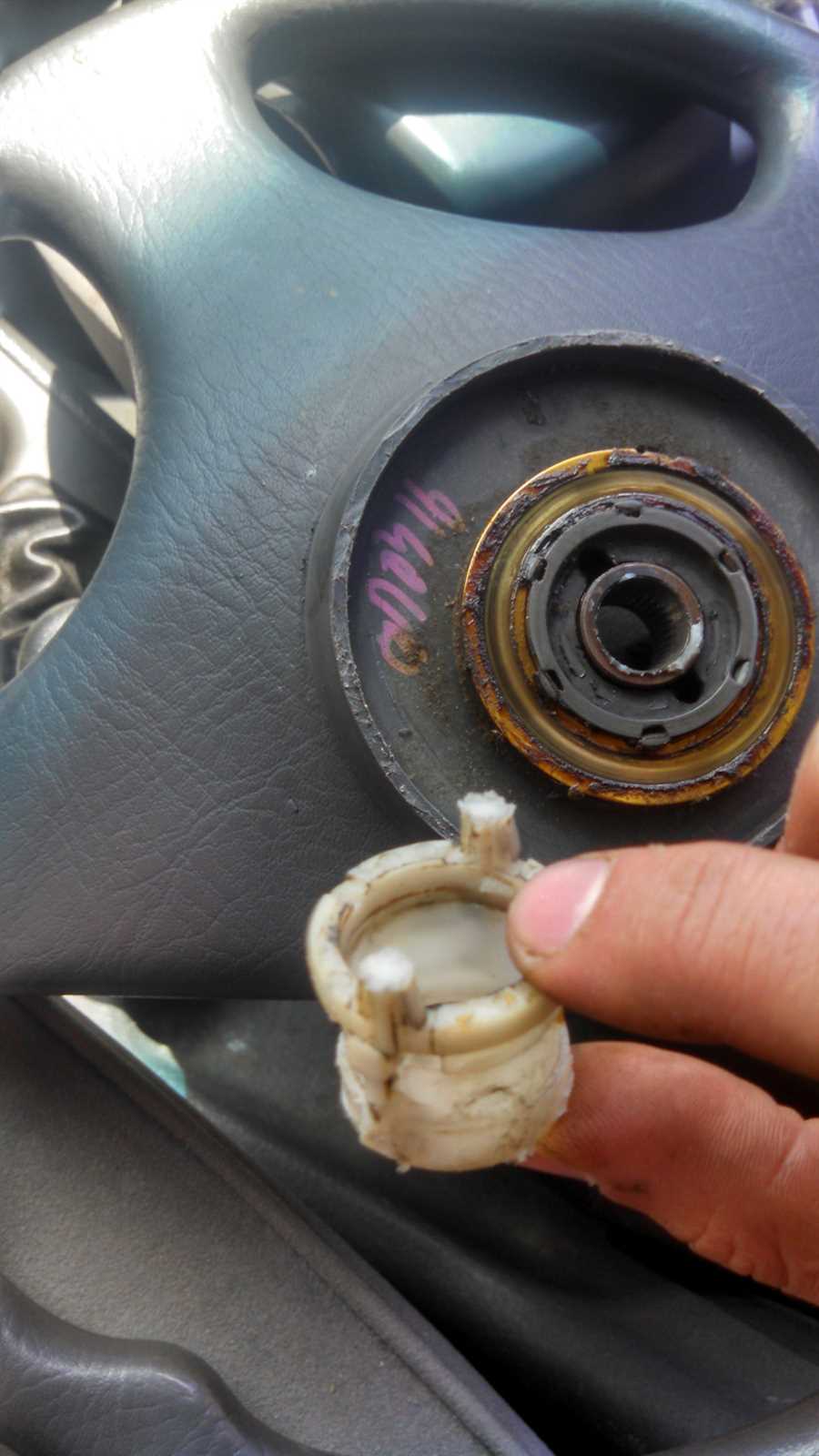 Что делать, если при повороте руля на Киа Спортейдж 3 слышен скрип или шум?